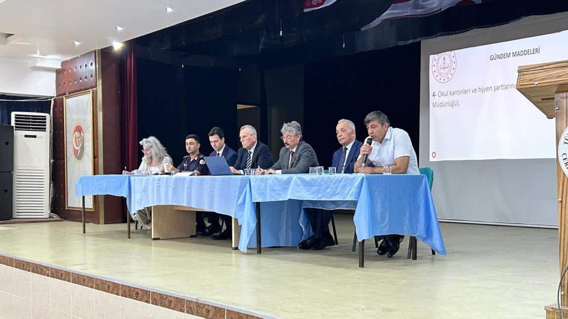 2025 2026 Eğitim Öğretim yılı Güvenli Eğitim ve Sene Başı Müdürler Kurulu Toplantısı Kaymakamımız Sayın Nazmi Günlü Başkanlığında Kurumumuz Halk Eğitimi Merkezinde Gerçekleştirildi.