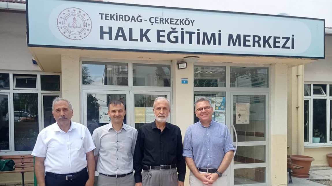 Çerkezköy İlçe Müftüsü Sayın Hasan Erdoğan kurumumuzu ziyaret ederek Müdürümüz Serdar İŞ’ten kurslarımız hakkında bilgi aldılar